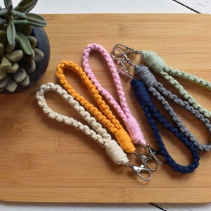 Macrame Mini Wristlet Keychain, Macrame Wristlet, Macrame Keychain, Handmade Keychain, Wrist Lanyard, Keychain, Boho Keychain, Gifts for her