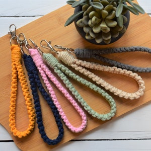 Macrame Wristlet Keychain, Macrame Wristlet, Macrame Keychain, Handmade Keychain, Wrist Lanyard, Keychain, Boho Keychain, Keychain Accessory