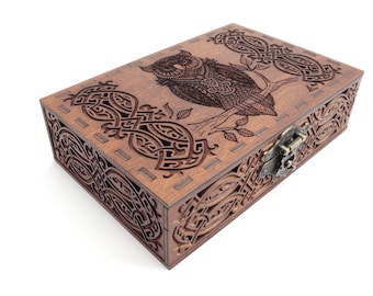 Embroidery box for the road. For embroidery on the road. Holds up to 40 colors of thread. Accessory box. Owl Gothic design.