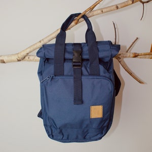 Sac à dos « följeslagare mini » - bleu - marine - sac - sac - rentrée scolaire - école - wrap - roll top - garderie - enfants - recyclé - cadeau