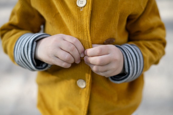 stylische college-jacke aus cord für baby und kind – herbstliche bomberjacke im hipster-stil, ideal als übergangsjacke für kühle tage