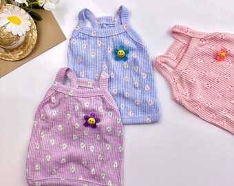 Bluzka Smile Flower Crop Top, XS-2XL, Lato dla psa, Letnia bluzka dla zwierząt, Koszulki dla psów, Ubranka dla psów, Moda dla psów, Odzież dla psów