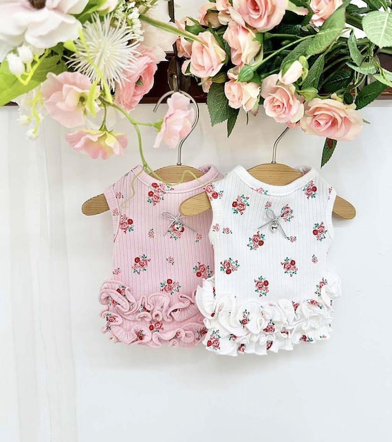【花】犬服タンクトップ ロージーフリルタンクトップ、XS-2XL、小型犬用服、犬用花柄ドレス、犬