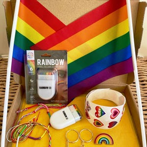 Pintura facial del Orgullo LGBT - Maquillaje para festivales arcoíris para LGBTQ - Accesorios para desfiles y eventos - Pulsera del Orgullo para hombres y mujeres - Arcoíris