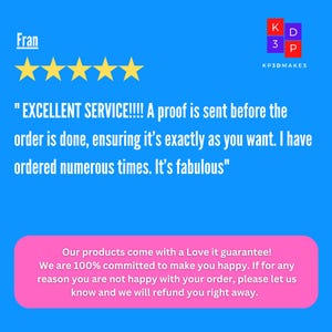 Op de afbeelding: Een blauwe achtergrond met een klantbeoordeling en een garantie. De beoordeling bevat de tekst "EXCELLENT SERVICE!!!!" en vijf gouden sterren. Een roze rechthoek zegt "Onze producten worden geleverd met een Love it garantie!"