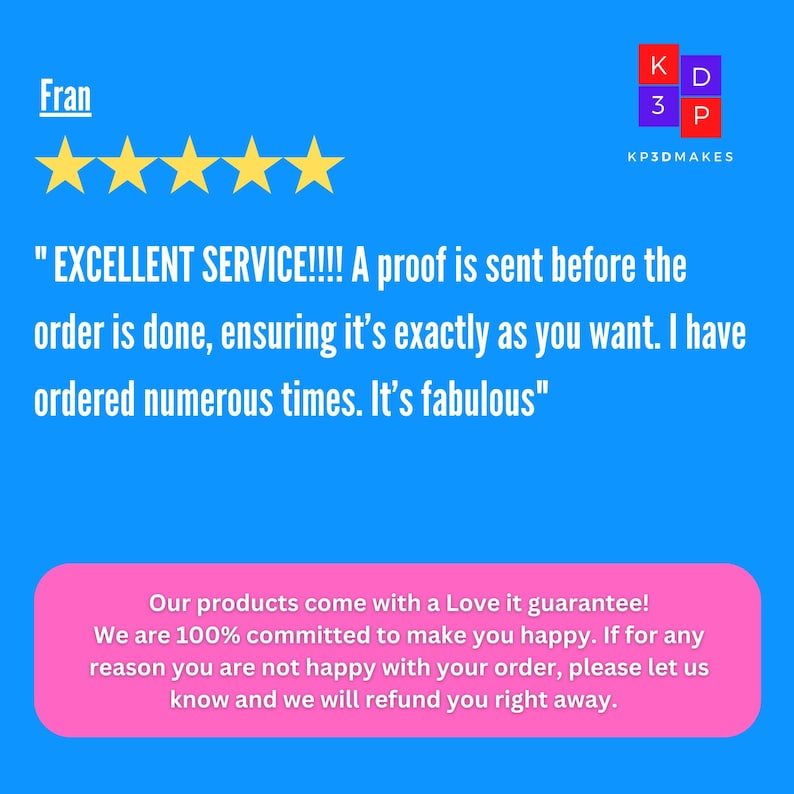 Op de afbeelding: Een blauwe achtergrond met een klantbeoordeling en een garantie. De beoordeling bevat de tekst "EXCELLENT SERVICE!!!!" en vijf gouden sterren. Een roze rechthoek zegt "Onze producten worden geleverd met een Love it garantie!"