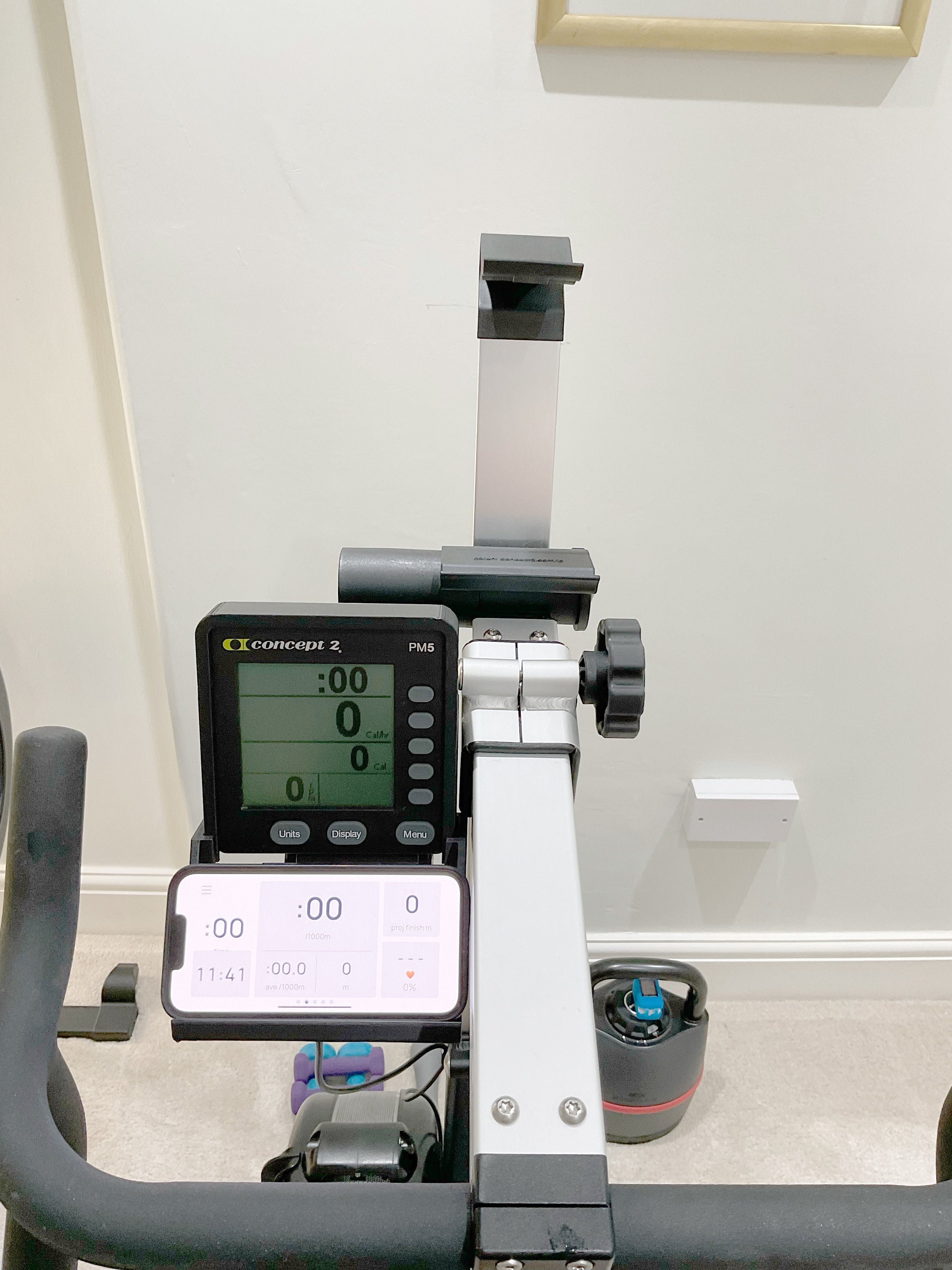 PM5 モニター付き Concept2® BikeErg® と互換性のある電話ホルダー 