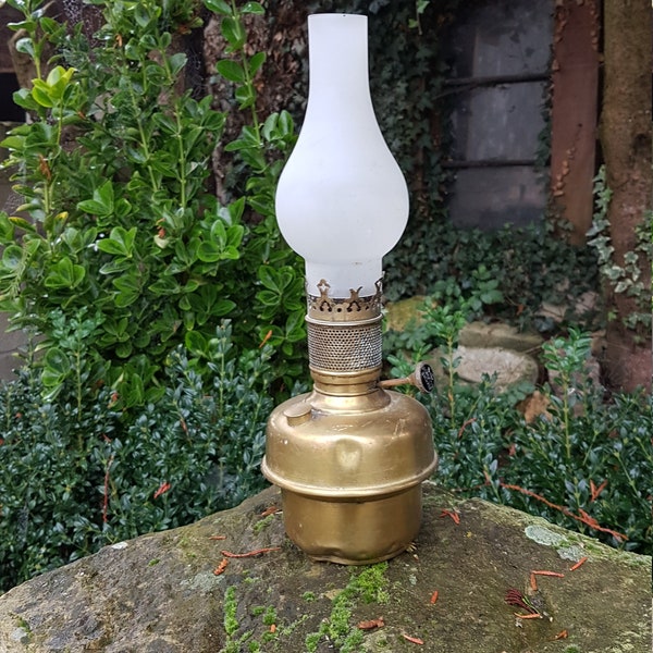Old brass kerosene lamp with its original opaque glass / Brand S&G SEBASTIAN BRENNER / XIX