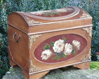 Antique wooden chest / Hand painted, floral motifs / Storage chest / Superb decorative object / Refined & authentic