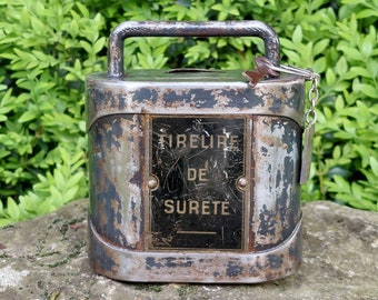 Antique metal safety money box / Sold with its original key / Made in France / Vintage decoration / Collection / Functional