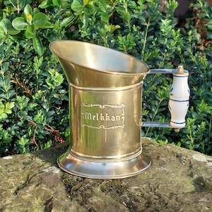 Old brass milk pot, earthenware handle / Origin Netherlands / Melkkan - Dutch milk pot / Vintage decoration / Authentic