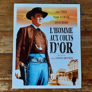 Peut inclure: Affiche de film vintage pour le film "Warlock" avec Henry Fonda, Richard Widmark et Anthony Quinn. L'affiche présente un gros plan d'Henry Fonda portant un chapeau de cowboy et une ceinture à armes à feu, avec en arrière-plan une ville de l'Ouest.