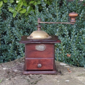 ZASSENHAUS Coffee Grinder (Germany) / R. Z. The brand of the lion with the umbrella / Classic model / Restored, in working order