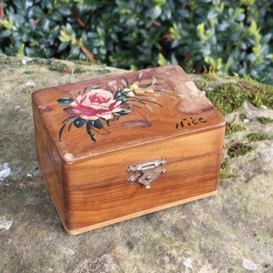 Small vintage wooden box / Hand-painted flowers / NICE souvenir / Artisanal creation / Origin France / Vintage decoration