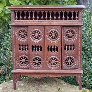 Old master&#39;s furniture / Breton closed bed / Small furniture / Complete / Vintage decoration / Handmade / Origin France (Brittany)