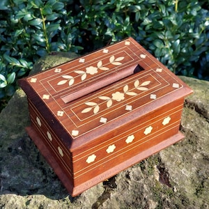 Caixa de cigarros vintage em madeira e madrepérola / Distribuidor de cigarros / Decoração vintage / Artigo de colecção, artigos para fumadores