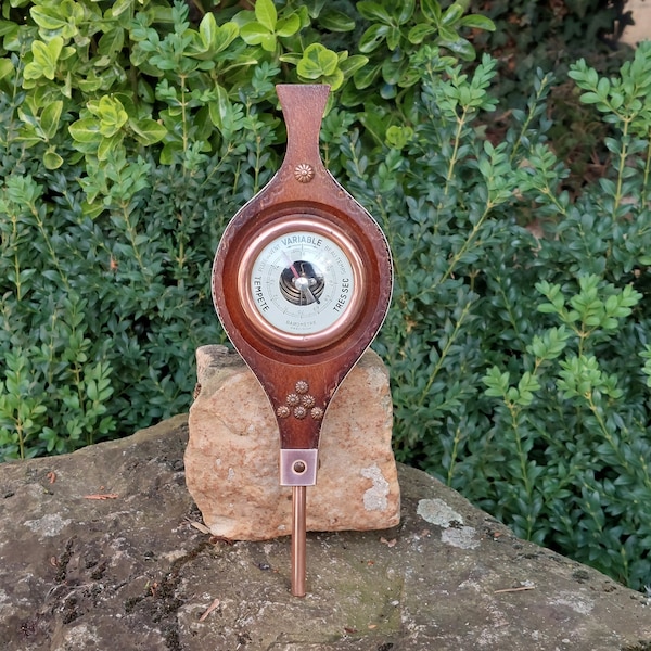 Vintage precision barometer on bellows-shaped wooden base / Copper, Wood / Beautiful vintage decorative object / Functional