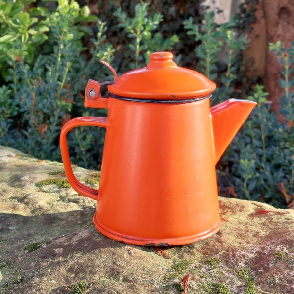 Ancienne cafetière en acier émaillé / Made in Italy / Couleur Rouge-Orangé / Décoration vintage / Objet de décoration rétro, campagne