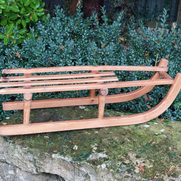 Ancienne luge, traineau entièrement en bois / Patins en acier / Superbe objet de décoration / Authentique et rustique / Origine France