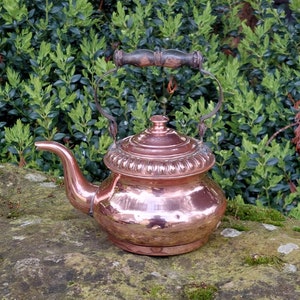 Old copper teapot, wooden handle / Teapot, Carafe, Coffee maker / Vintage decorative object / Kitchen decoration / Origin France