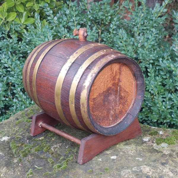 Old small barrel, wooden barrel with brass strapping / Wooden support / Wooden tap / Superb vintage decorative object