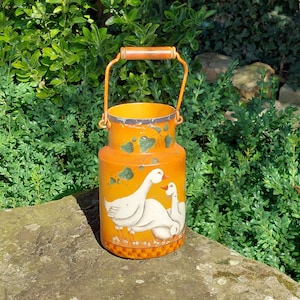 Vintage hand-painted milk jug signed / Farmhouse decor, Geese, Animals / Indoor or outdoor decor / Handcrafted object / Authentic