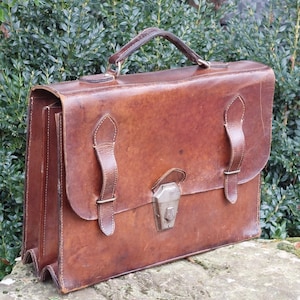 Ancienne sacoche/cartable en cuir épais / Superbe patine / Accessoire de mode