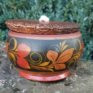 Old cylindrical box in painted wood / Floral decor / Collection of old boxes / Storage box / Artisanal creation