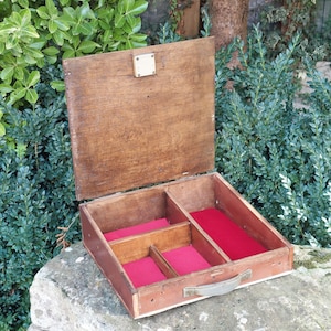 Ancienne mallette, valise de démonstration / Prospection commerciale / Fabrication artisanale / Entièrement en bois, intérieur velours rouge