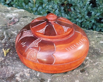 Wooden box with lid / Superb shades of wood / Lacquered wood / Spice box / Collection of old boxes / Decorative object