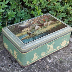 Old lithographed tin sugar box / Theme: kitchen, old landscape / Collection of old boxes / Vintage French decoration
