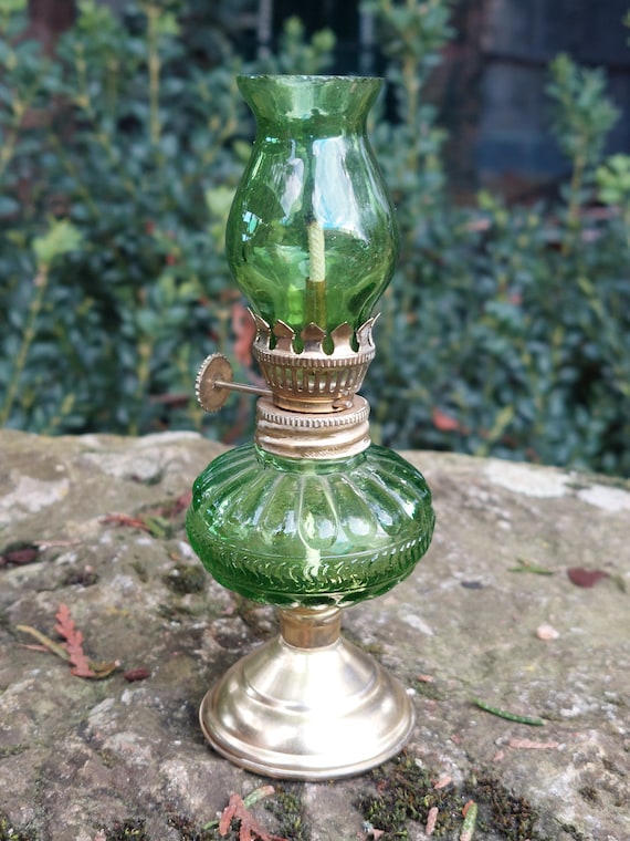 ANCIENNE LAMPE À pétrole pour maison de poupée miniature en opaline