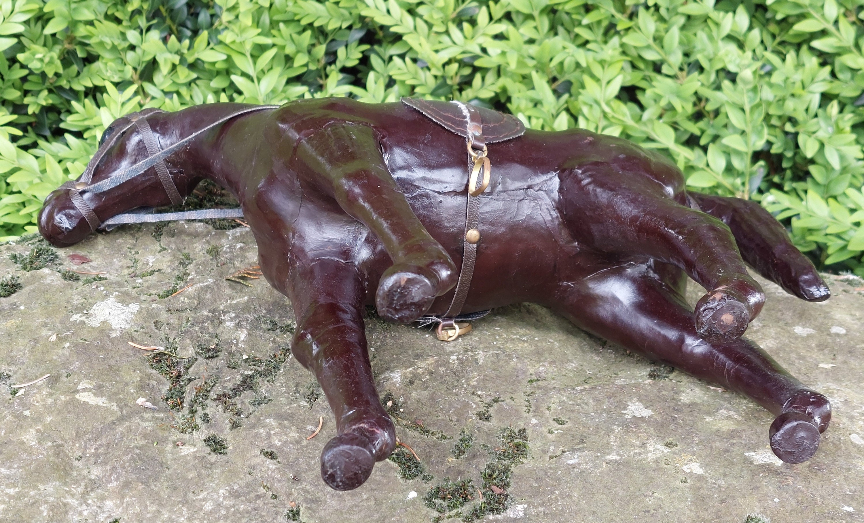 革製の馬 / 馬の置物 / カラー: ダークブラウン / リアルで本格的