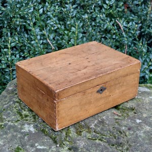 Varnished wooden box / Red fabric interior / Vintage decoration / Storage box / Collection / French origin
