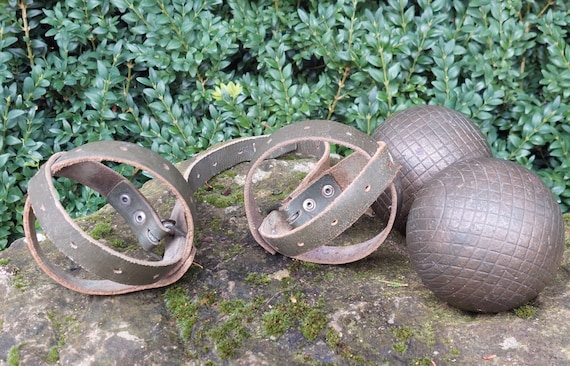 ANCIENNE PAIRE DE Boule Petanque Collection Enfant En Bronze Laiton