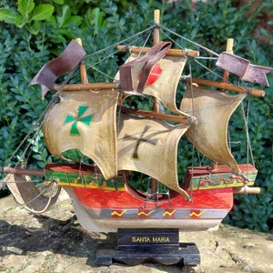 Ancienne maquette de la caravelle SANTA MARIA / Fabrication artisanale, entièrement fait main / Superbe objet de collection et de décoration