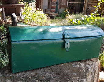 Old plumber's toolbox in wood and metal / Perfect condition / Vintage and Industrial