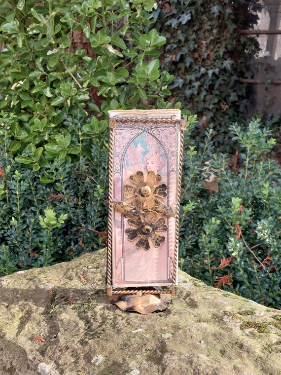 Ancien support grande boite d'allumettes pour cheminée / Support en fer  avec décors fleurs /Porte boîte d'allumettes / Déco vintage -  France