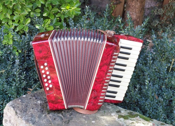 Ancien accordéon pour enfant / A RESTAURER ou pour DECORATION