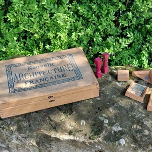 Juego antiguo, arquitectura francesa / Juegos de construcción en madera en caja original / Colección de juegos y juguetes antiguos / Incompleto