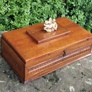 Old varnished wooden box with Alsatian metal couple / Collection of old boxes / Alsace region (France) / Vintage decoration