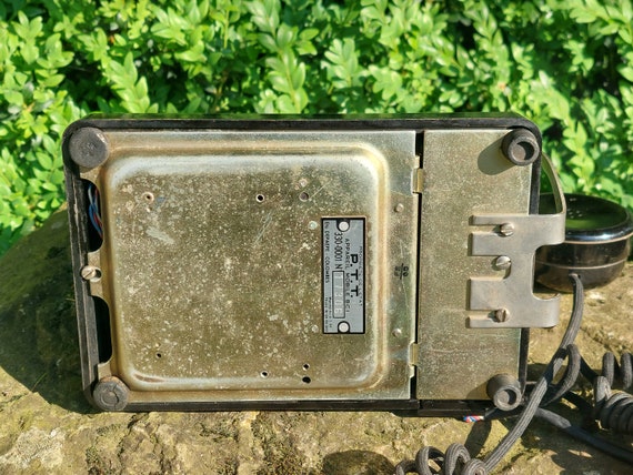 Ancien Téléphone Mural - Propriété De L'État - Pour Pièces / HS