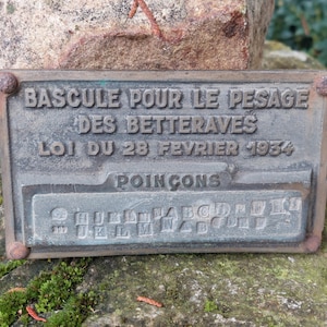 Old marking plate / Scale weighing beets, punches / Origin France / 1930s / Object of collection and decoration