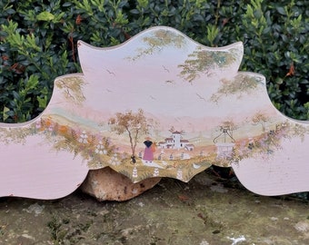 Alter handbemalter Holzgiebel / Landmädchen / Wunderschöne handwerkliche Kreation / Herkunft Frankreich / Vintage-Dekor / Kinderzimmer