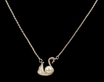 Elegant Swan Pearl Necklace, Gold Plated Freshwater Pearl Pendant, Dainty Bird Jewelry Gift for Her – DUSKGRAND
