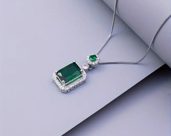 Elegant French Green Gemstone Pendant Necklace - Dainty Clavicle Chain Jewelry, Perfect Birthday or Anniversary Gift - DuskGrand