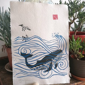 Baleine sous les vagues, linogravure originale imprimée à la main A3 (16,5 x 11,5 pouces environ)