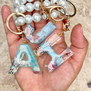 Maui Seashell Letter, pulseira grande com chaveiro de pérolas artificiais