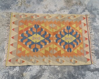 Orange Türkischer Kelim Teppich, Kleiner Vintage Teppich (70 x 100 cm)