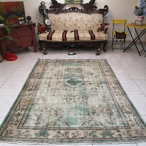 Green floral rug 5.4 x 7.7 ft Green Turkish rug Turkish vintage rug Old green rug Green bedroom rug Green vintage rug Rug for living room